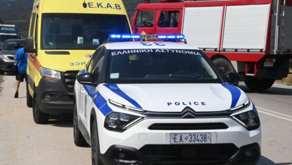 ΕΚΑΒ και περιπολικό