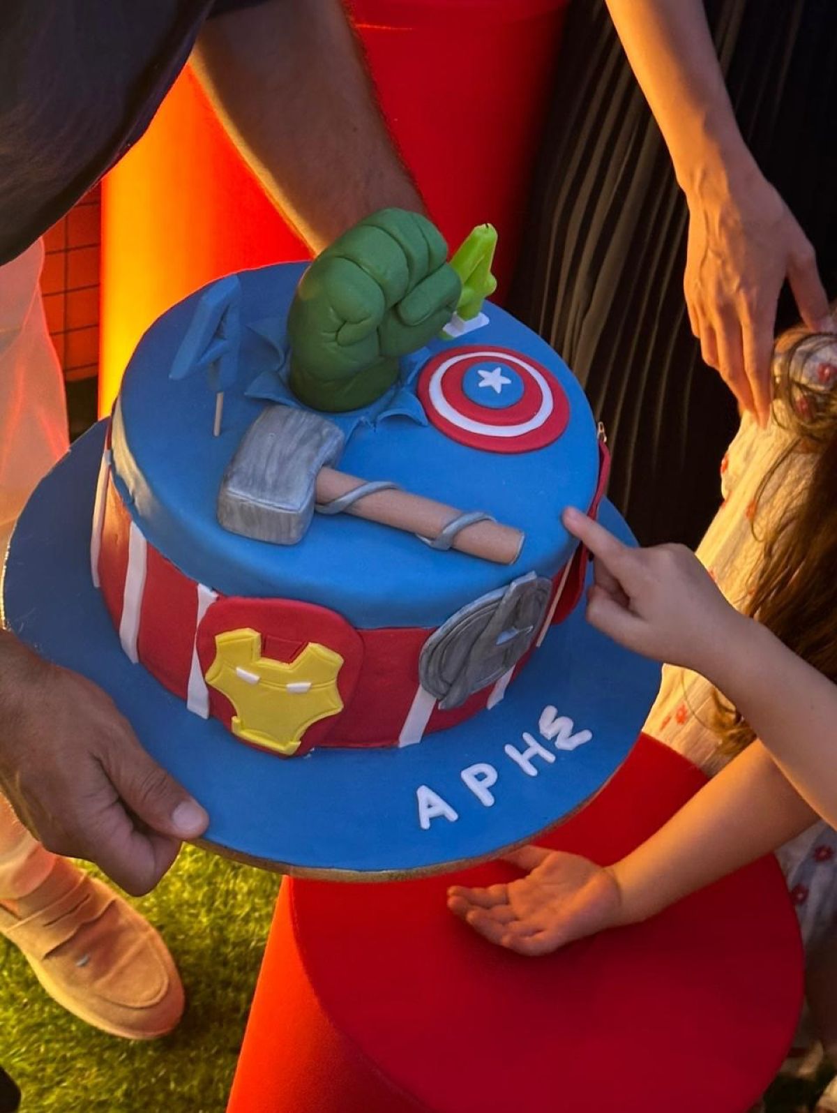 Αχτσιόγλου: Ο γιος της γιόρτασε νωρίτερα τα γενέθλιά του - Οι φωτογραφίες από το πάρτι