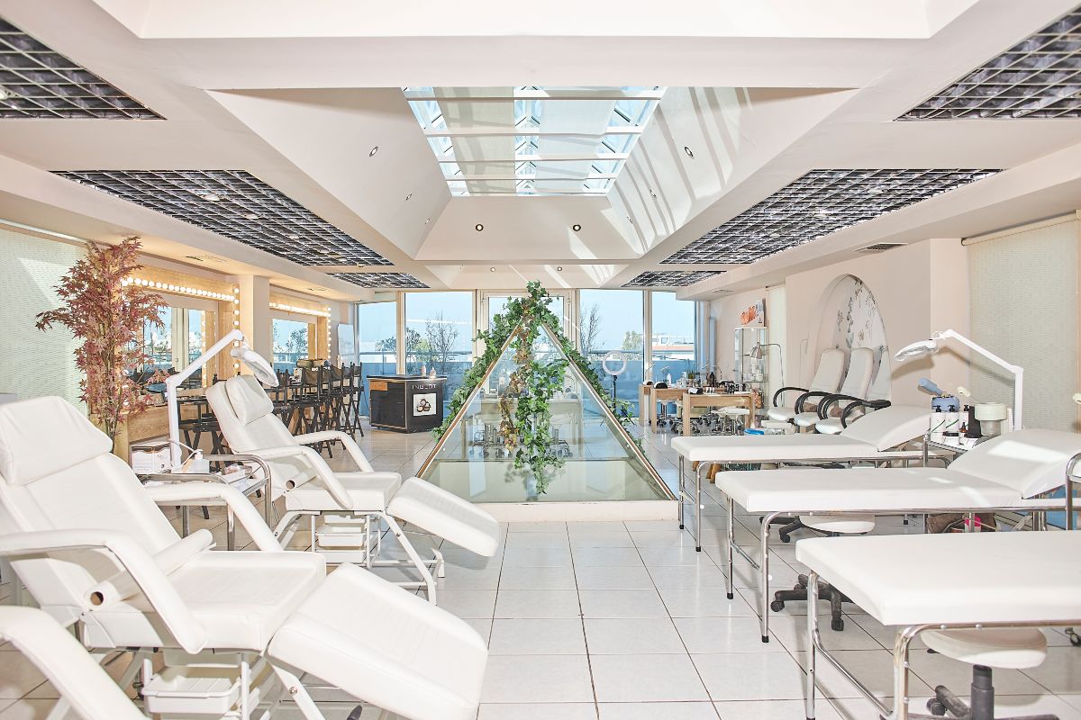 Υπερσύγχρονα εργαστήρια Αισθητικής & Μακιγιάζ