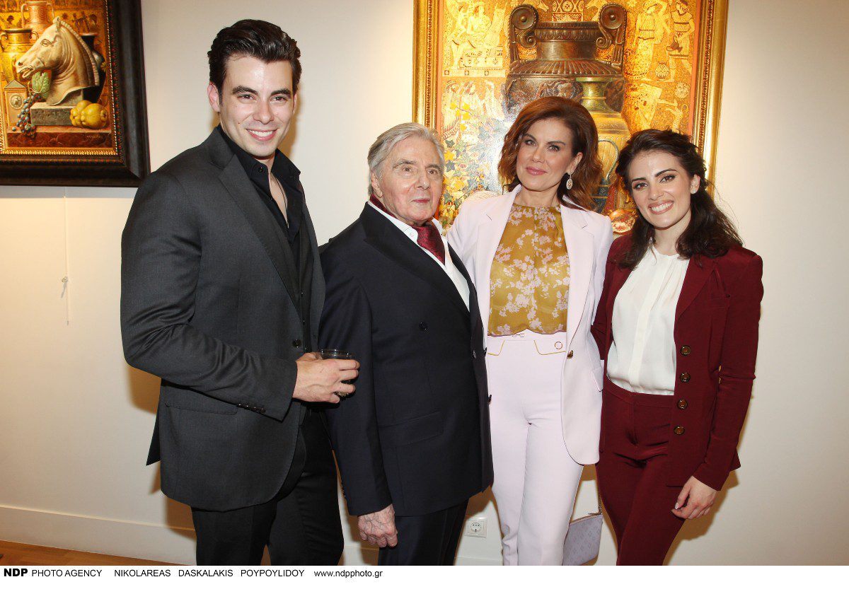 Η Ευγενία Μανωλίδου με τον πρώην σύζυγό της και τα παιδιά τους