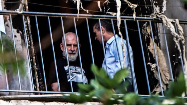 Ο Φιλιππίδης στο σπίτι του στα πατήσια που κάηκε