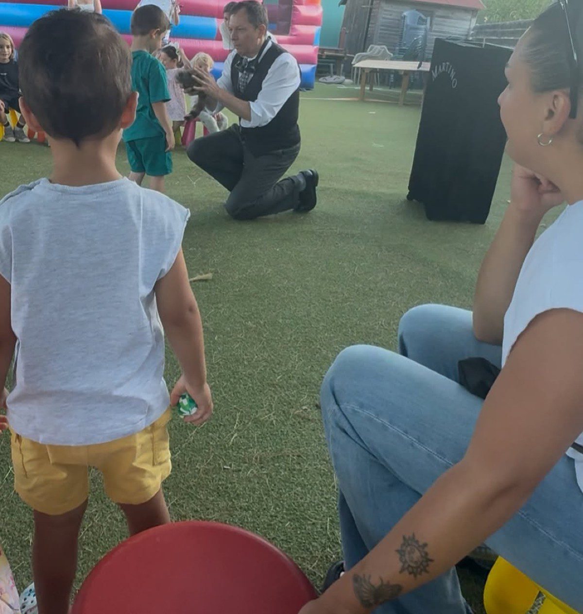 Ο γιος της Φουρέιρα σε παιδότοπο