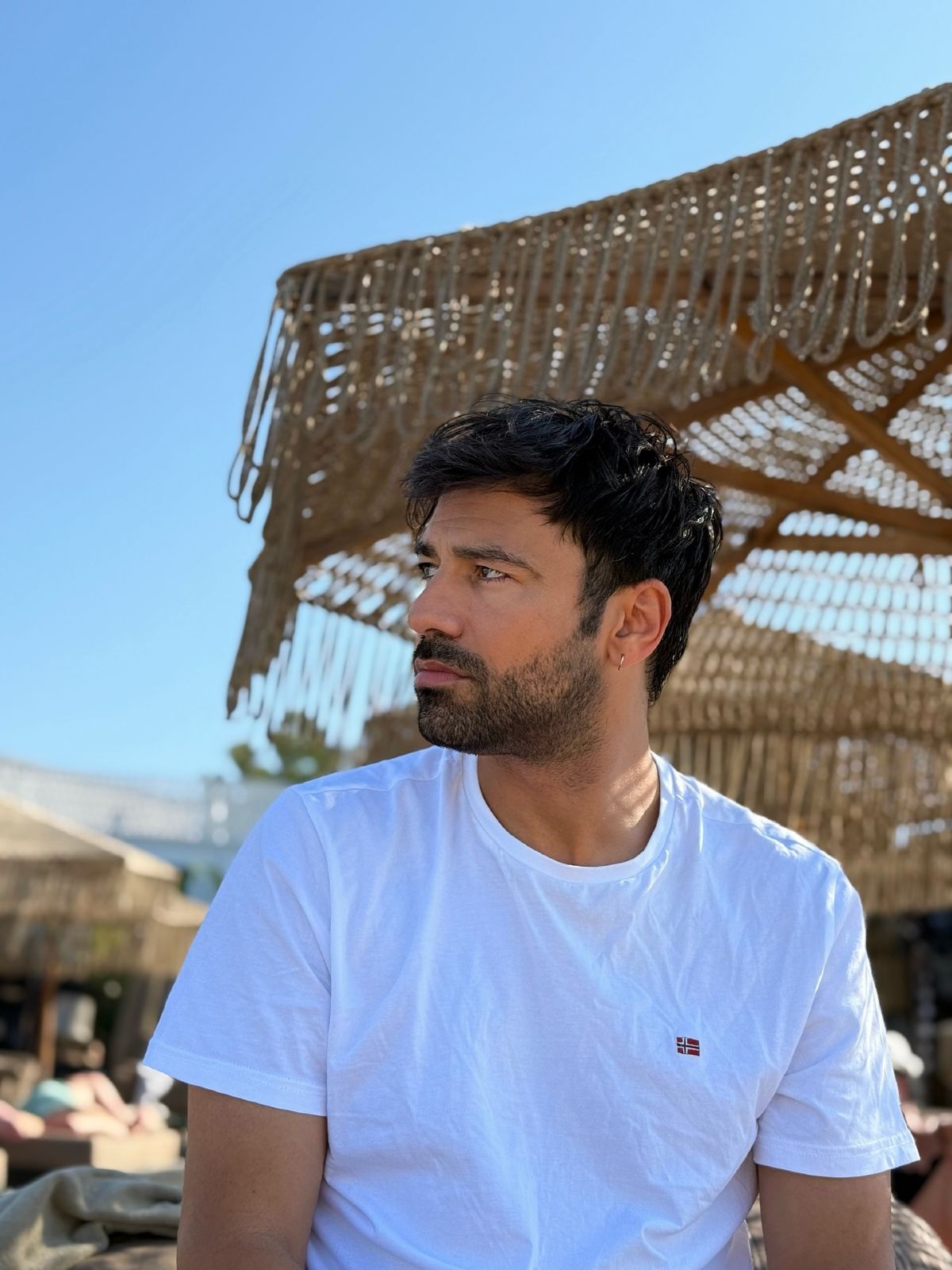 Γεωργίου: Στη Ρόδο με τη Χριστοδούλου - Οι φωτογραφίες με φουσκωμένη κοιλιά στην παραλία