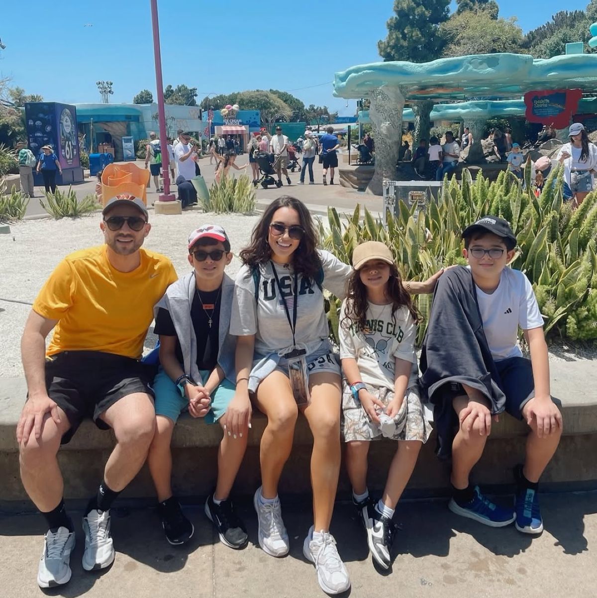 Η Καλομοίρα με την οικογένειά της στην Καλιφόρνια