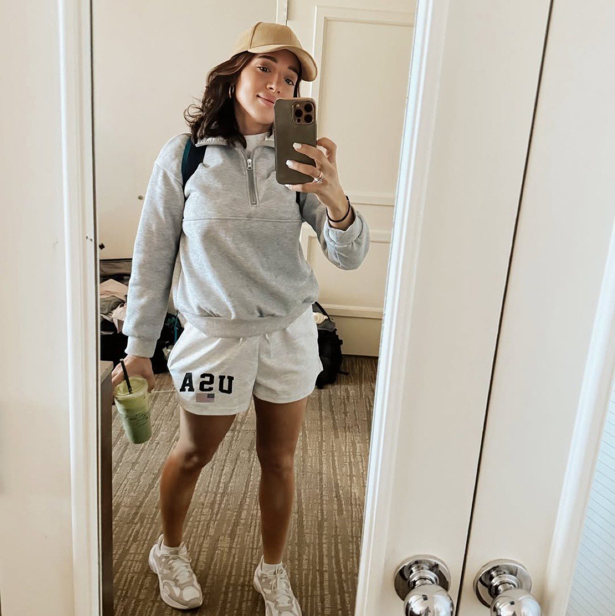 Η Καλομοίρα σε ξενοδοχείο στην Καλιφόρνια