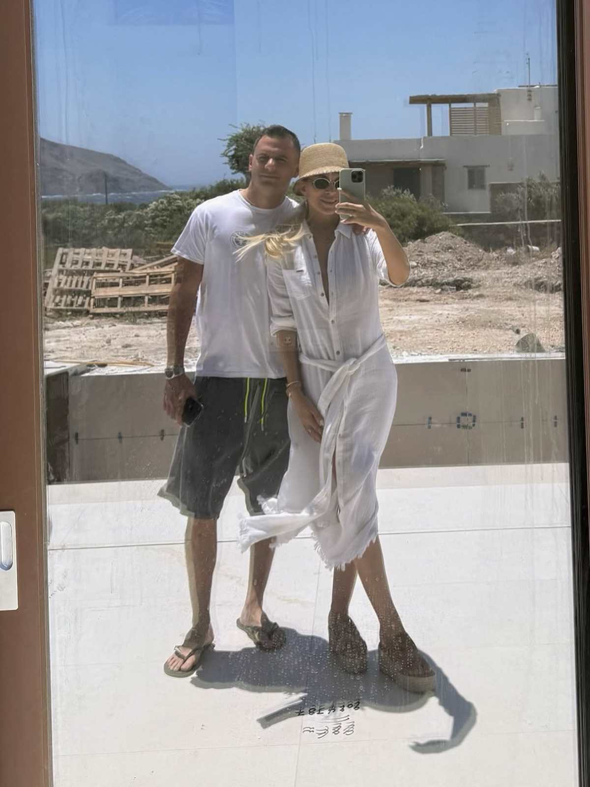 Κατερίνα Καινούργιου και Παναγιώτης Κουτσουμπής στην Πάρο