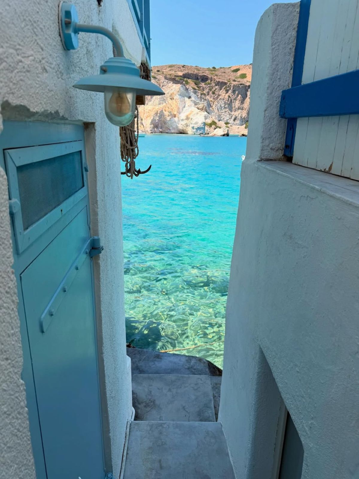 Η ανάρτηση της Κάθριν Εμπειρικός από τη Μήλο