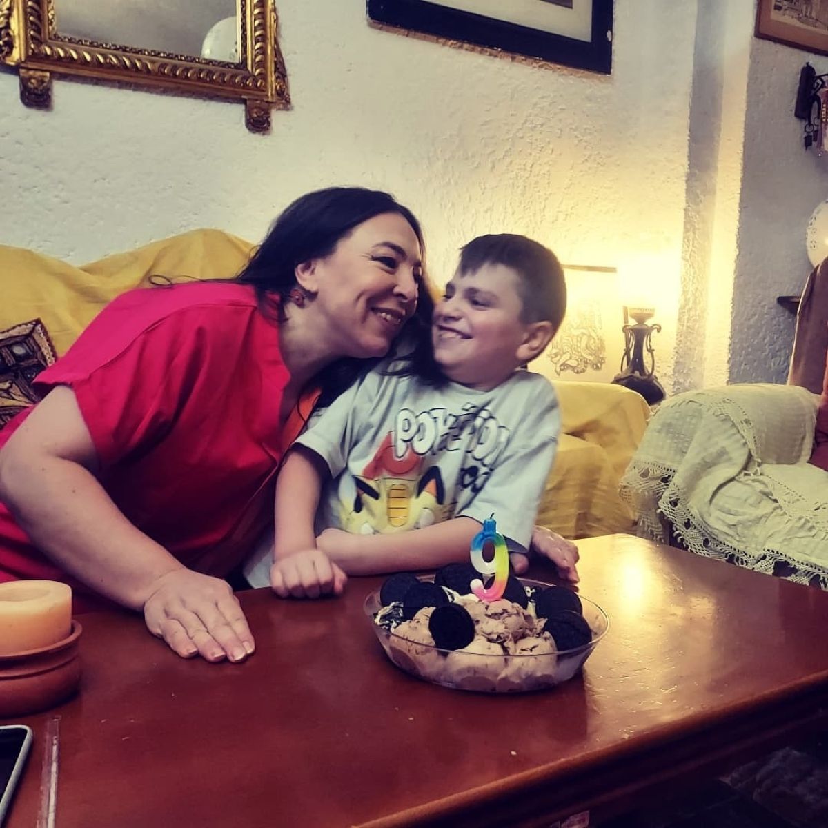 Η Αλίκη Κατσαβού με τον γιο της, Φοίβο