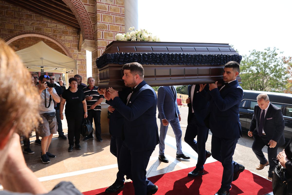 Βούλα Πατουλίδου για τον σύζυγό της: «Το μνήμα του είναι δίπλα σε τέσσερα παιδιά από τα Τέμπη»