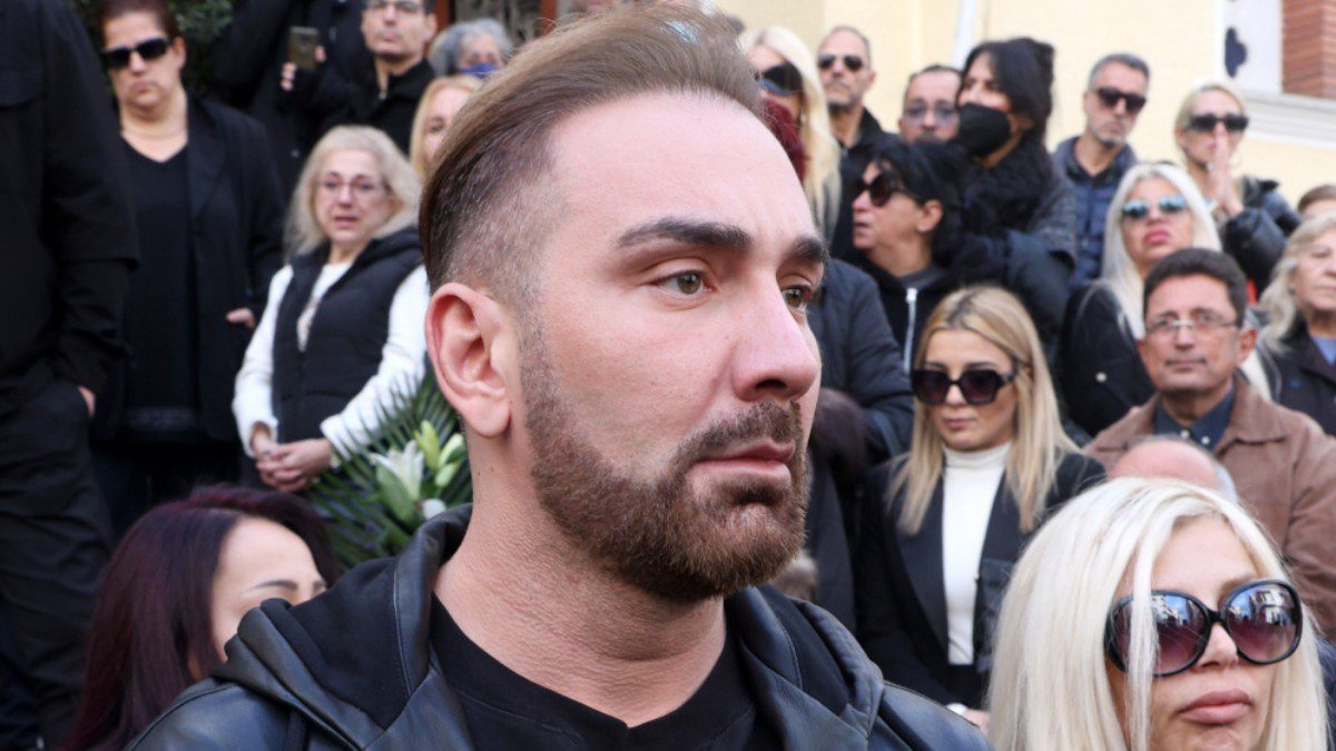 Ο Κοκλώνης Νίκος σε κηδεία