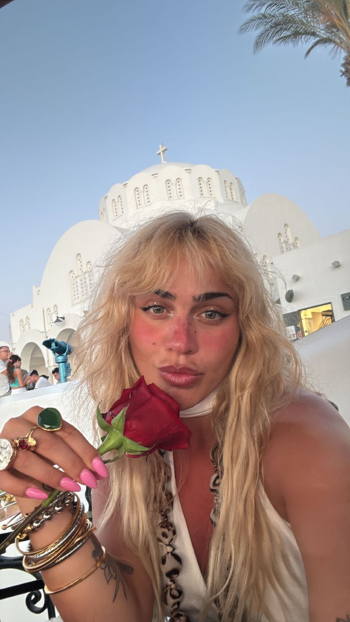 Η Κόνι Μεταξά στη Σαντορίνη