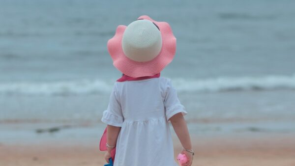 Κορίτσι στην παραλία