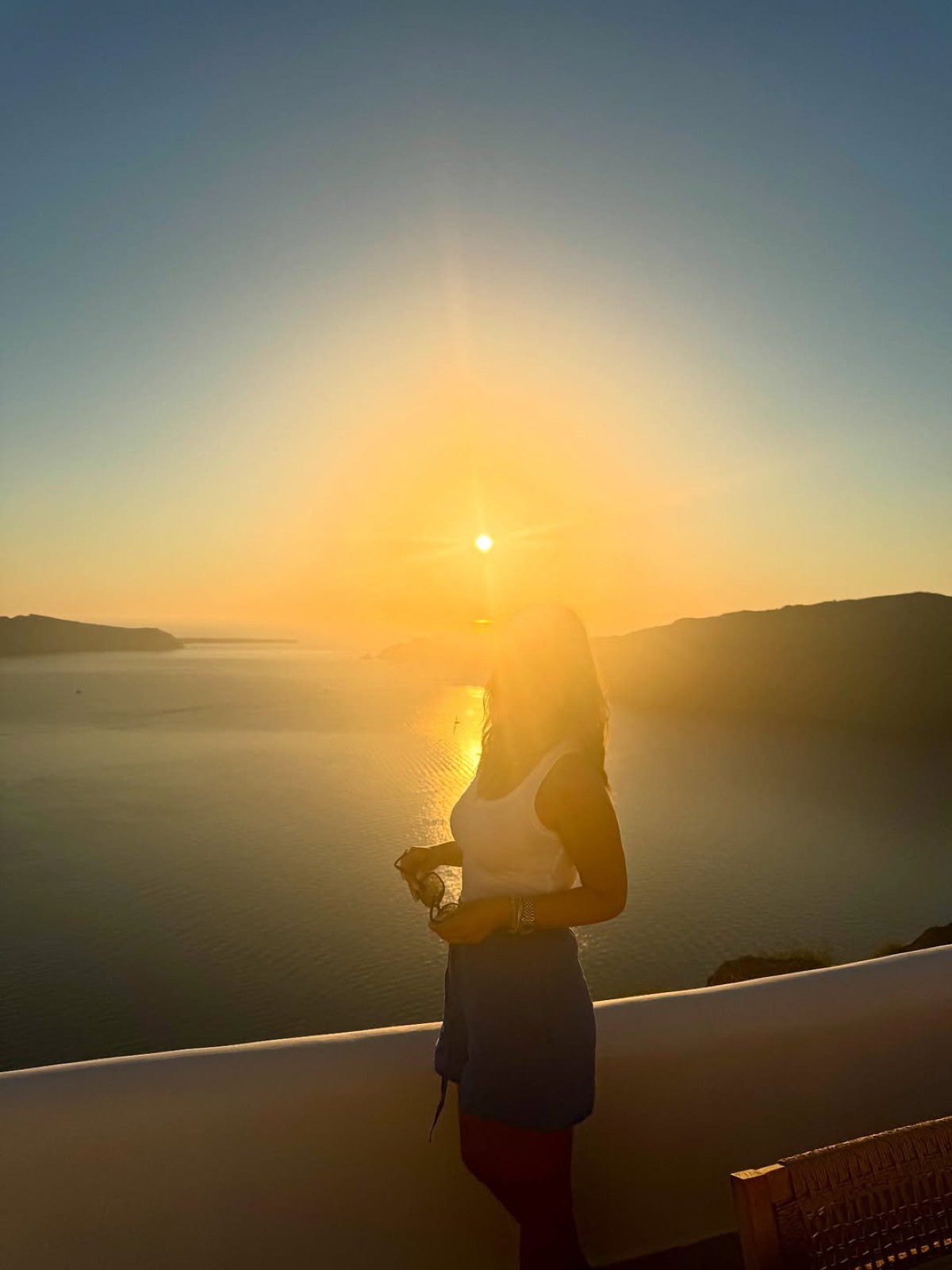 Η Βάσω Λασκαράκη στην Σαντορίνη