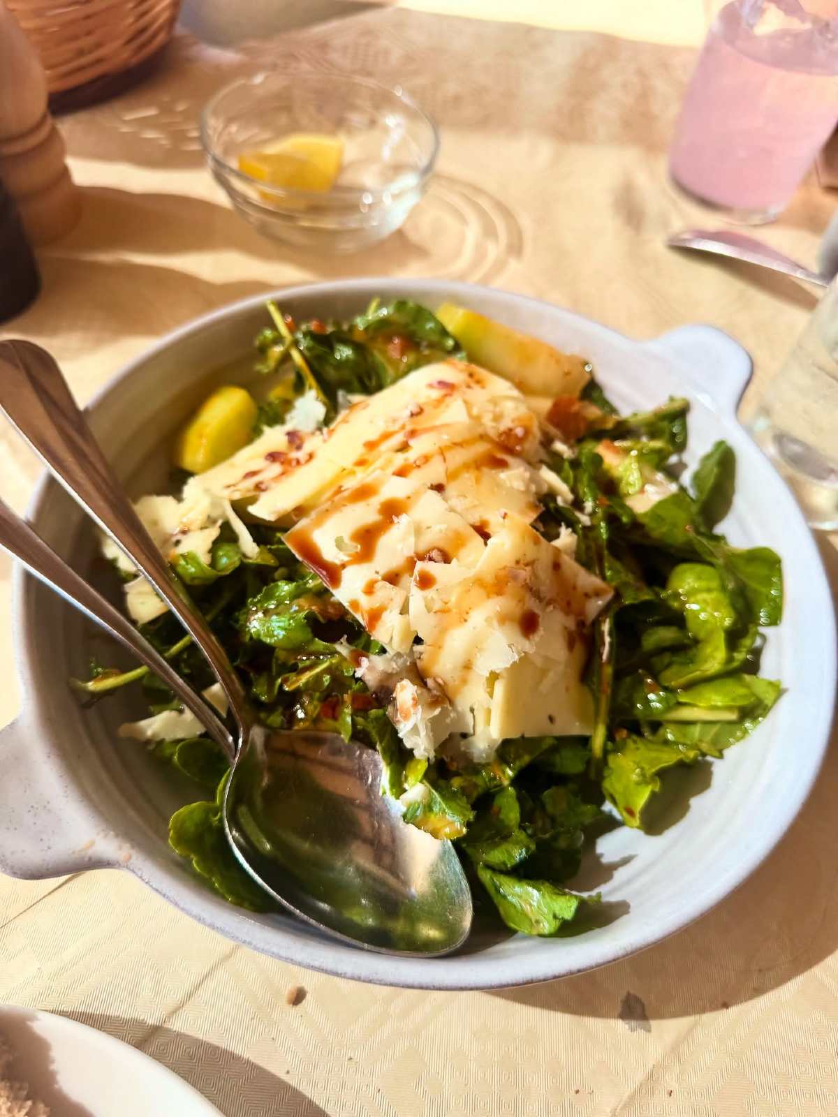 Λασκαράκη & Σουλτάτος: Τους κοιτούσαν όλοι στη Μύκονο - Η βραδινή τους έξοδος στα Ματογιάννια