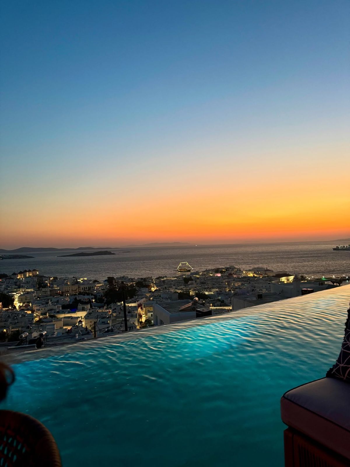 Λασκαράκη & Σουλτάτος: Τους κοιτούσαν όλοι στη Μύκονο - Η βραδινή τους έξοδος στα Ματογιάννια