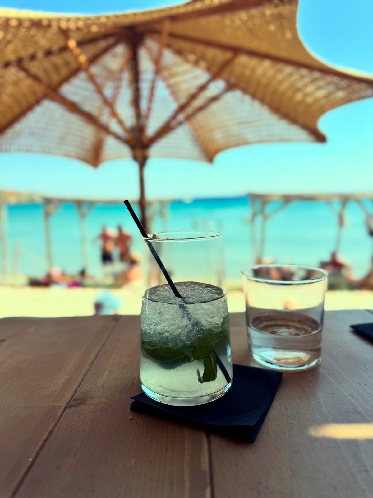 Λασκαράκη & Σουλτάτος: Τους κοιτούσαν όλοι στη Μύκονο - Η βραδινή τους έξοδος στα Ματογιάννια