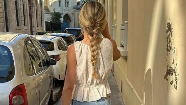 lazy chic στυλ σε κοπέλα στο street style