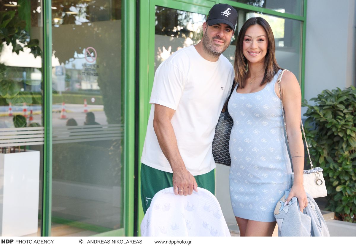 Δώρα Παντέλη: Εξιτήριο από το μαιευτήριο - Οι φωτογραφίες με τον σύζυγό της και τον νεογέννητο γιο τους