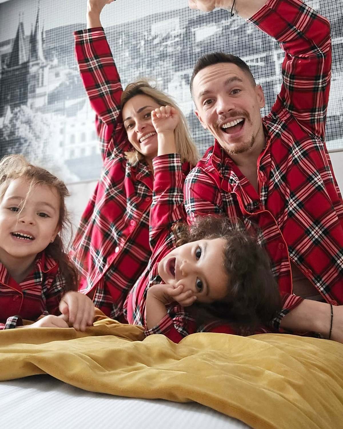 Βασιλική Μιλλούση και Λευτέρης Πετρούνιας με τα παιδιά τους