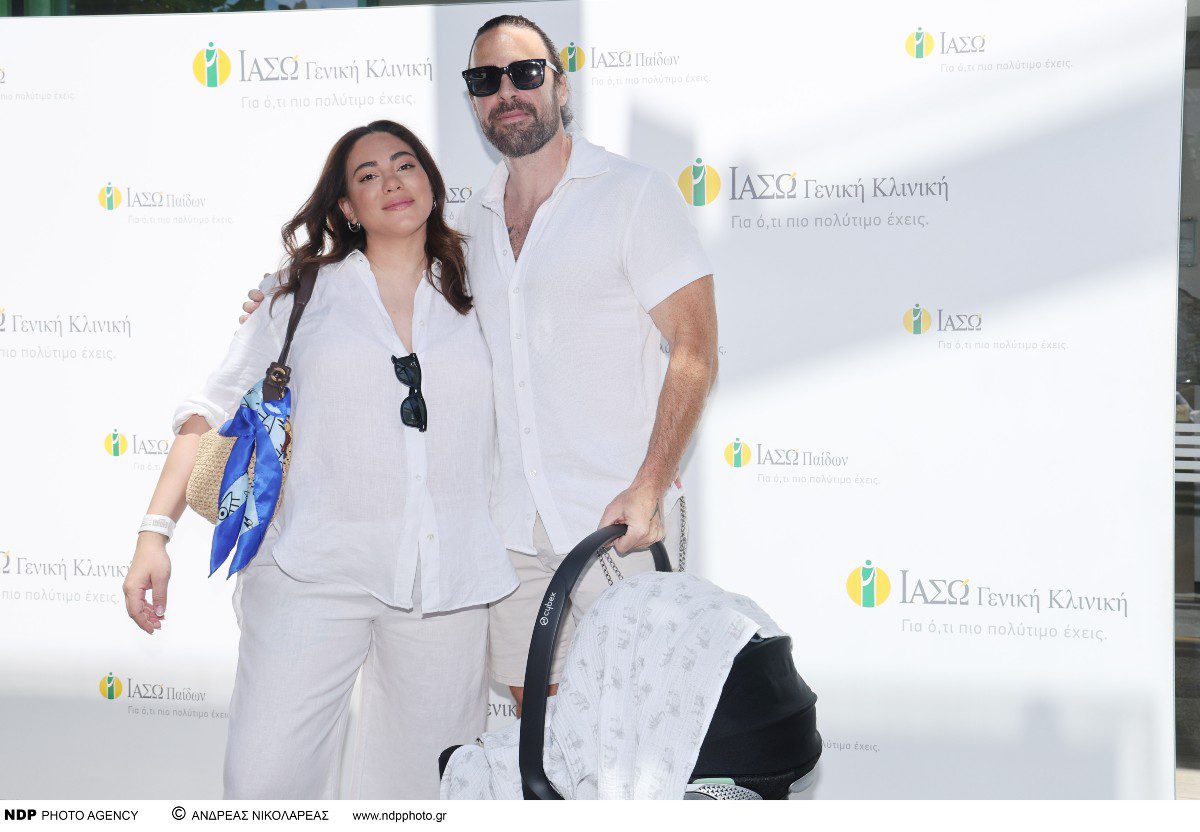 Η Ευρυδίκη Βαλαβάνη με τον Γρηγόρη Μόργκαν και τον γιο τους