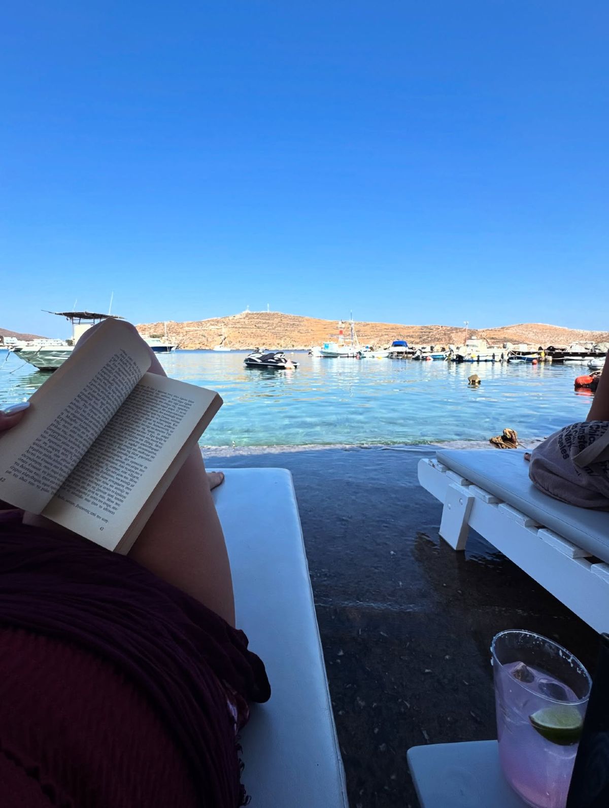 Η ανάρτηση της Δανάης Μπάρκα από τη Σύρο