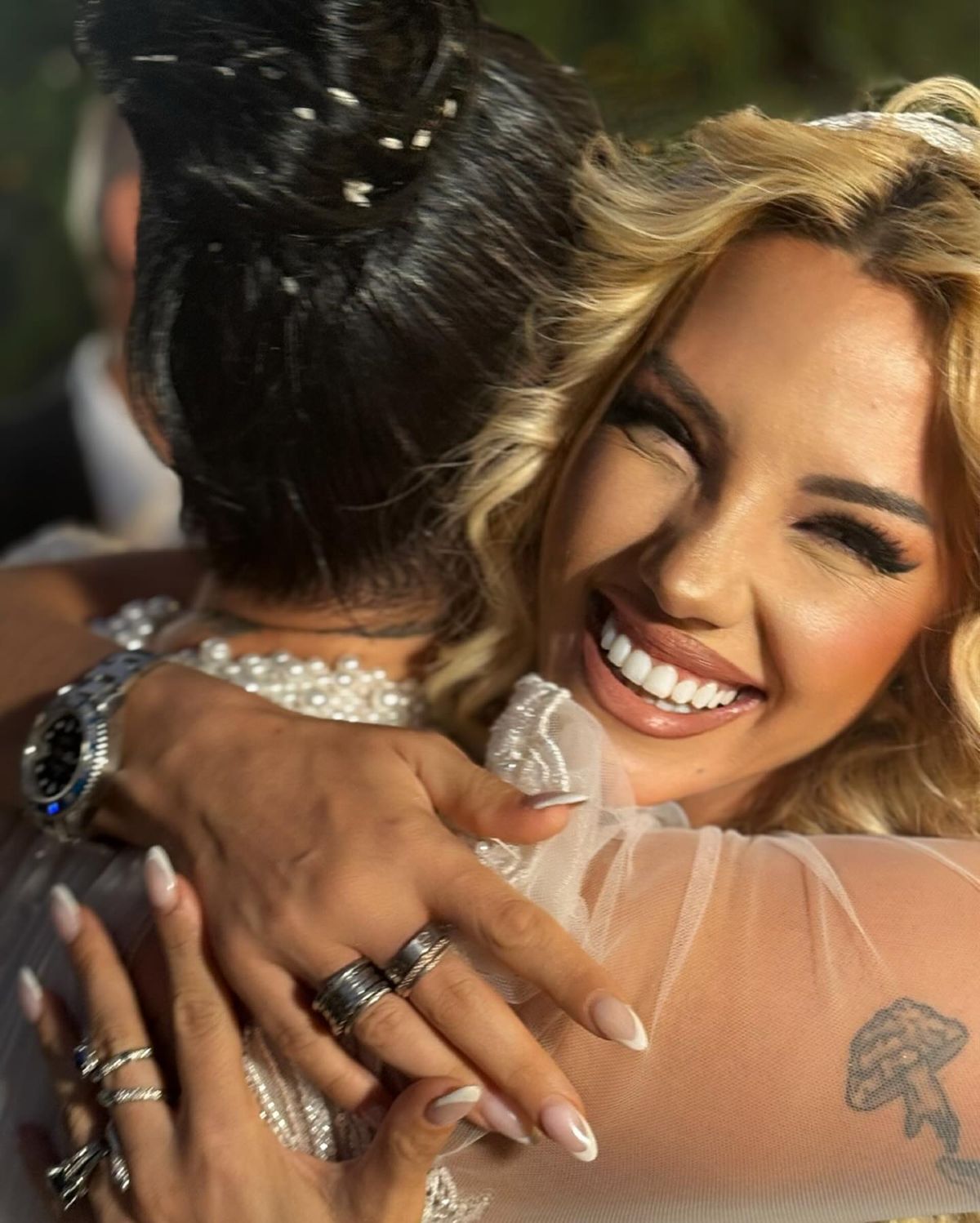 Η Σάσα Μπάστα με την αδελφή της