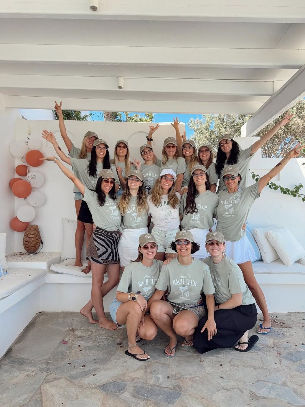 Το bachelorette της φίλης της Χριστίνας Μπόμπα στην Αντίπαρο