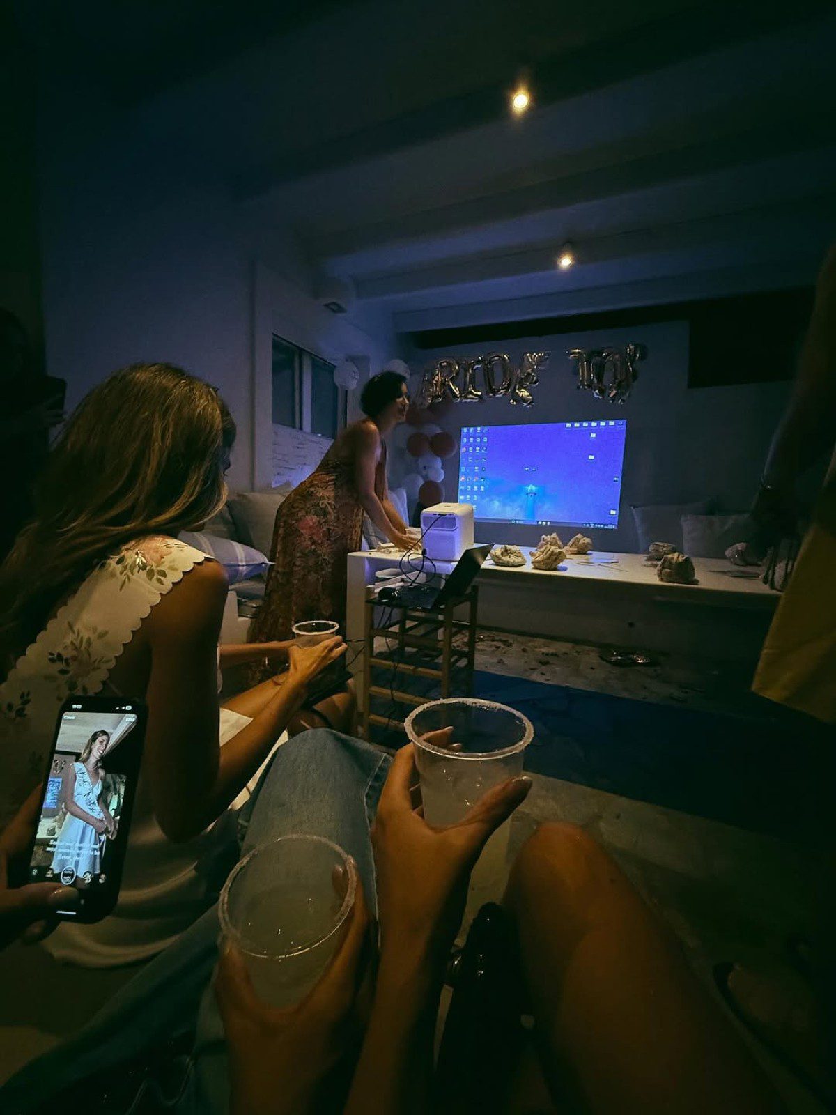 Το bachelorette της φίλης της Χριστίνας Μπόμπα στην Αντίπαρο