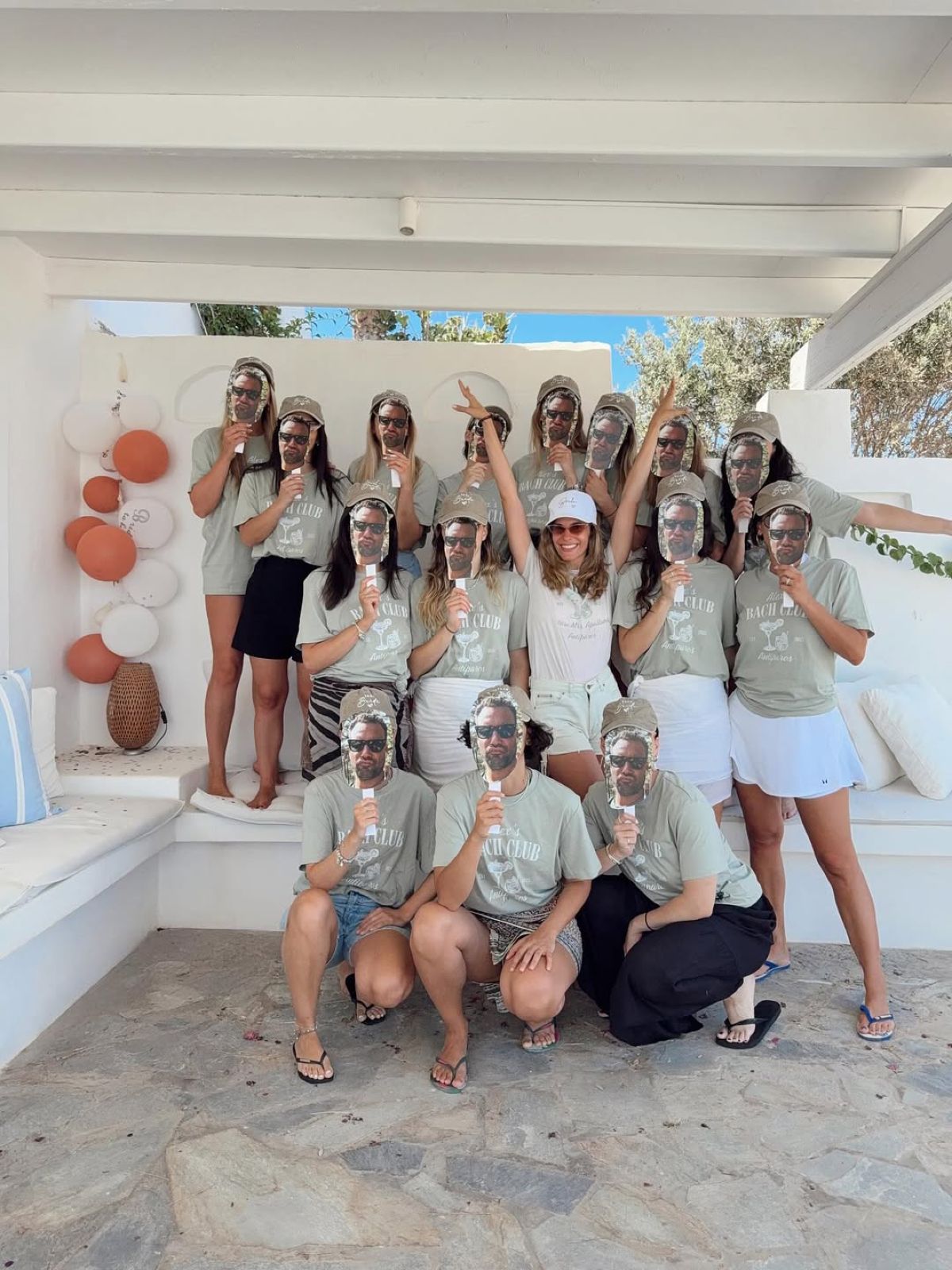 Το bachelorette της φίλης της Χριστίνας Μπόμπα στην Αντίπαρο