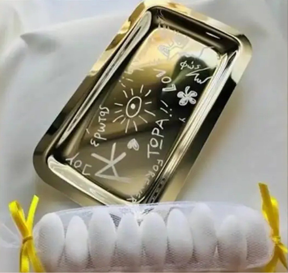 Η μπομπονιέρα του Κωνσταντίνου Αργυρού και της Αλεξάνδρας Νίκα