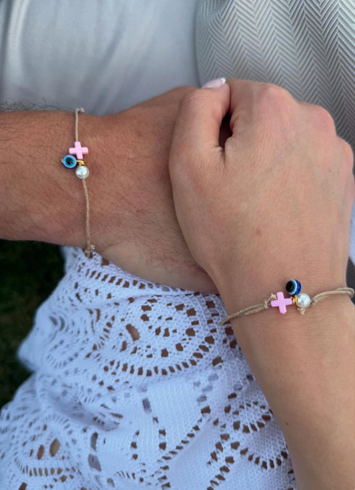 Το χέρι του Δημήτρη Φιντιρίκου και της Μελίνας Νικολαΐδη