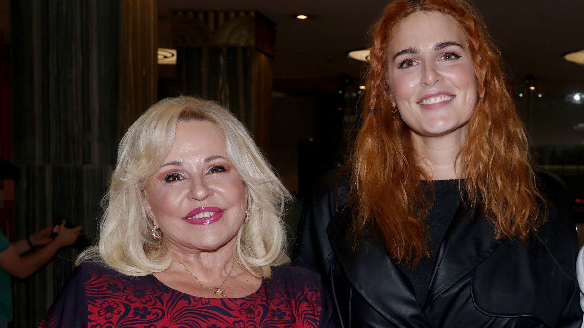 Η Μπέσσυ Αργυράκη με την Εβελίνα Νικόλιζα