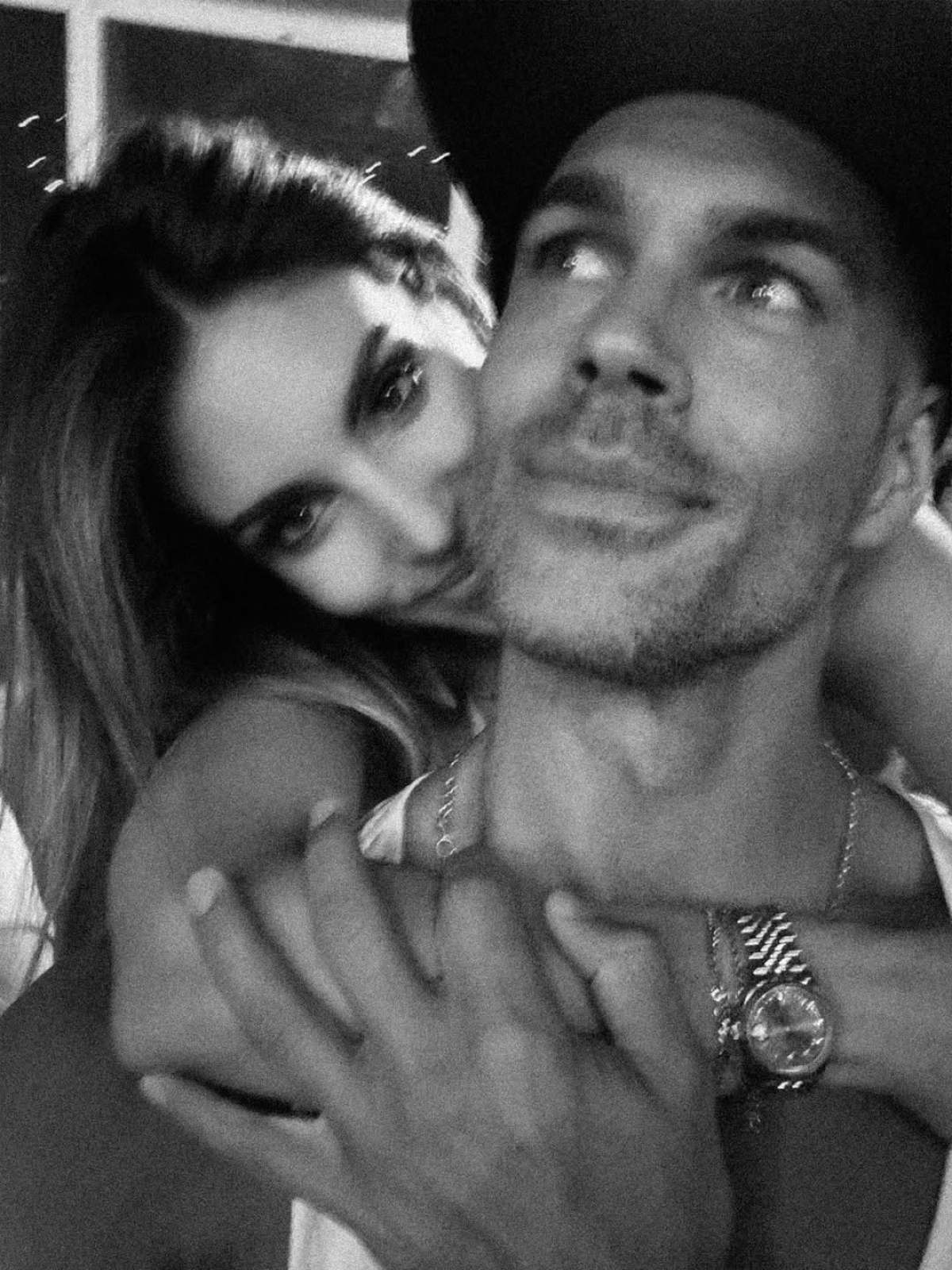 Η Αθηνά Οικονομάκου αγκαλιάζει τον Μπρούνο Τσερέλα