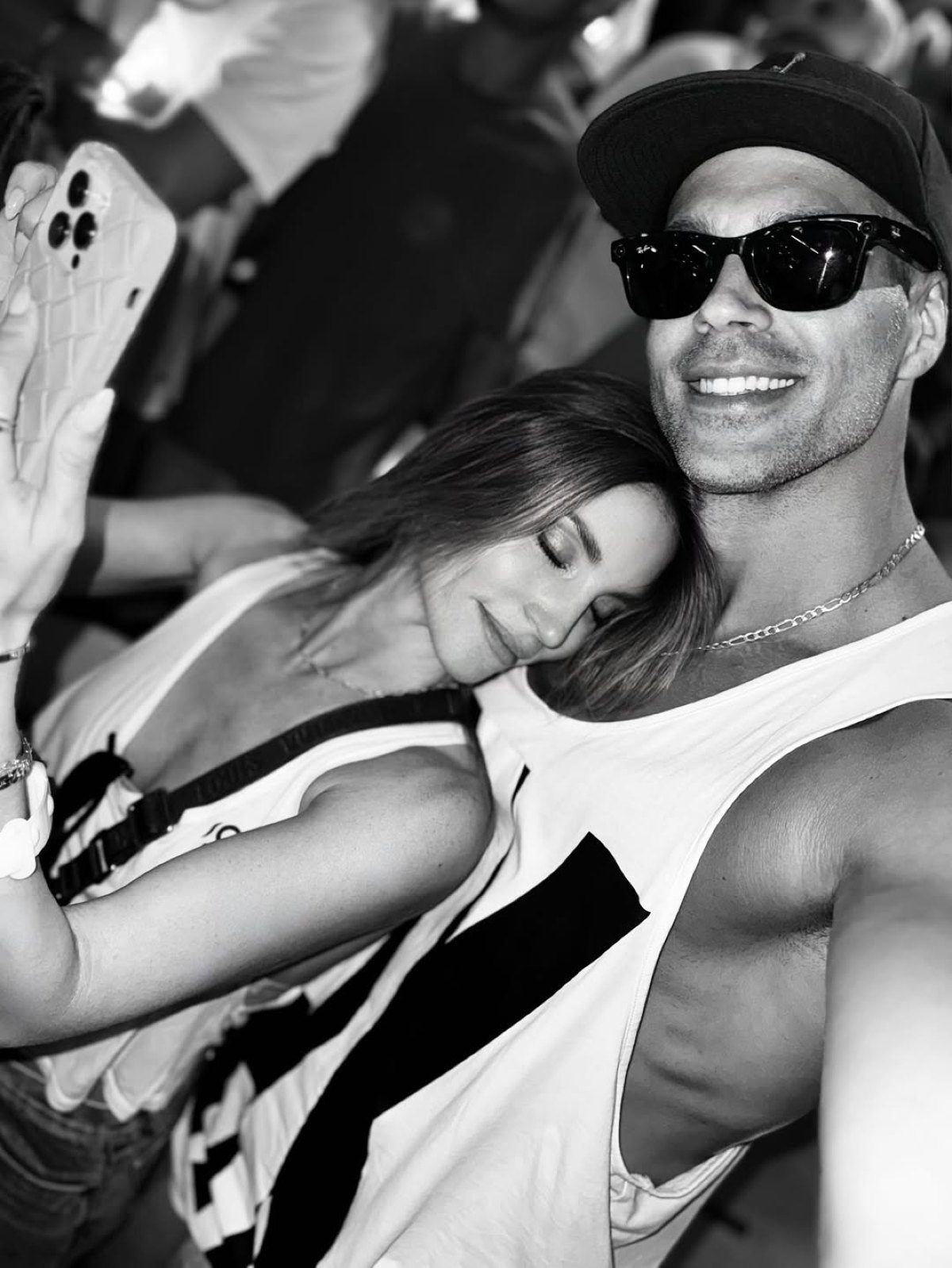 Η Αθηνά Οικονομάκου στην αγκαλιά του Μπρούνο Τσερέλα