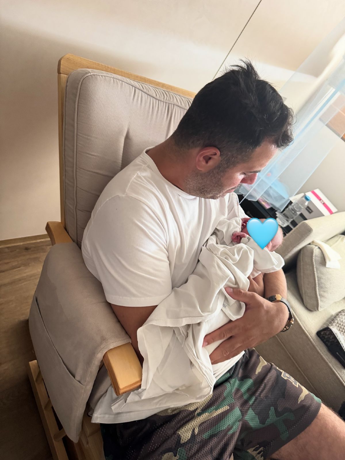 Δώρα Παντέλη: «Δεν ξέρω εάν θα είμαι καλή μαμά» - Η μακροσκελής ανάρτηση μετά τη γέννηση του γιου της