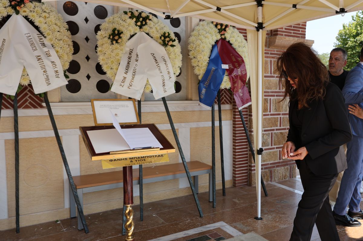 Βούλα Πατουλίδου για τον σύζυγό της: «Το μνήμα του είναι δίπλα σε τέσσερα παιδιά από τα Τέμπη»