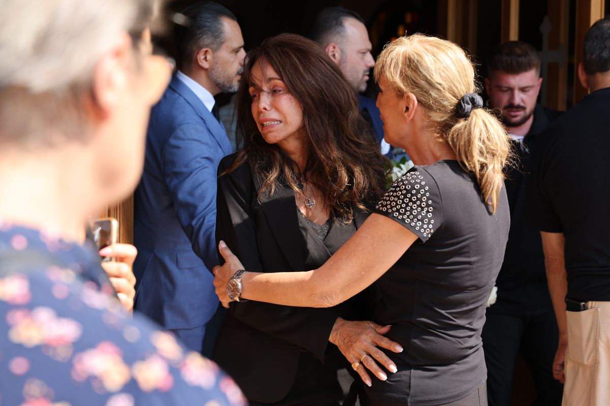 Βούλα Πατουλίδου για τον σύζυγό της: «Το μνήμα του είναι δίπλα σε τέσσερα παιδιά από τα Τέμπη»