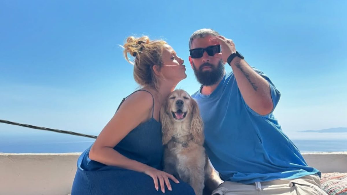 Η Φωτεινή Πετρογιάννη, ο Μιχάλης Ρουμπής και ο σκύλος τους