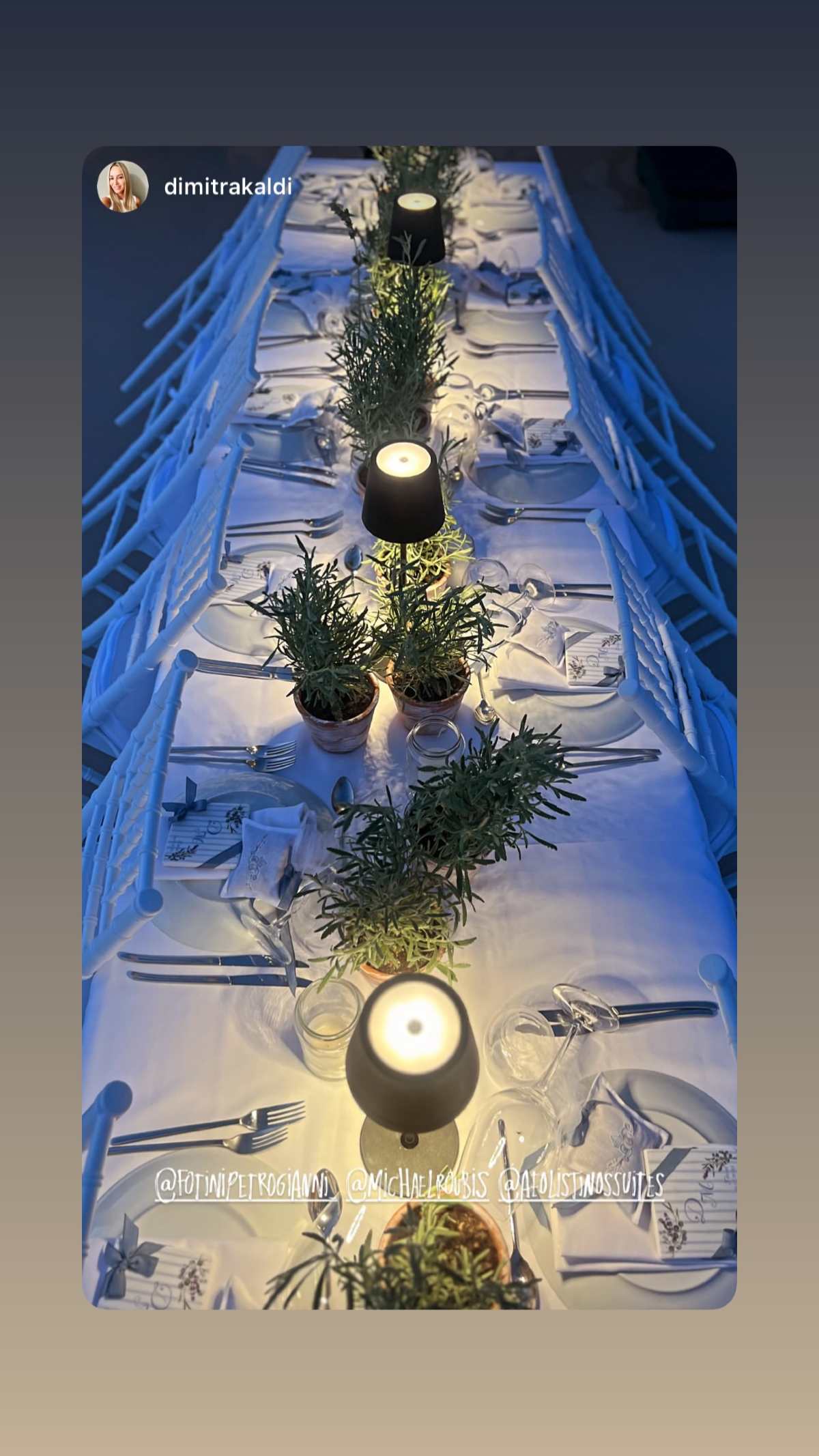 Φωτεινή Πετρογιάννη – Μιχάλης Ρουμπής: Βάφτισαν τον γιο τους στην Τήνο (Φωτογραφίες)