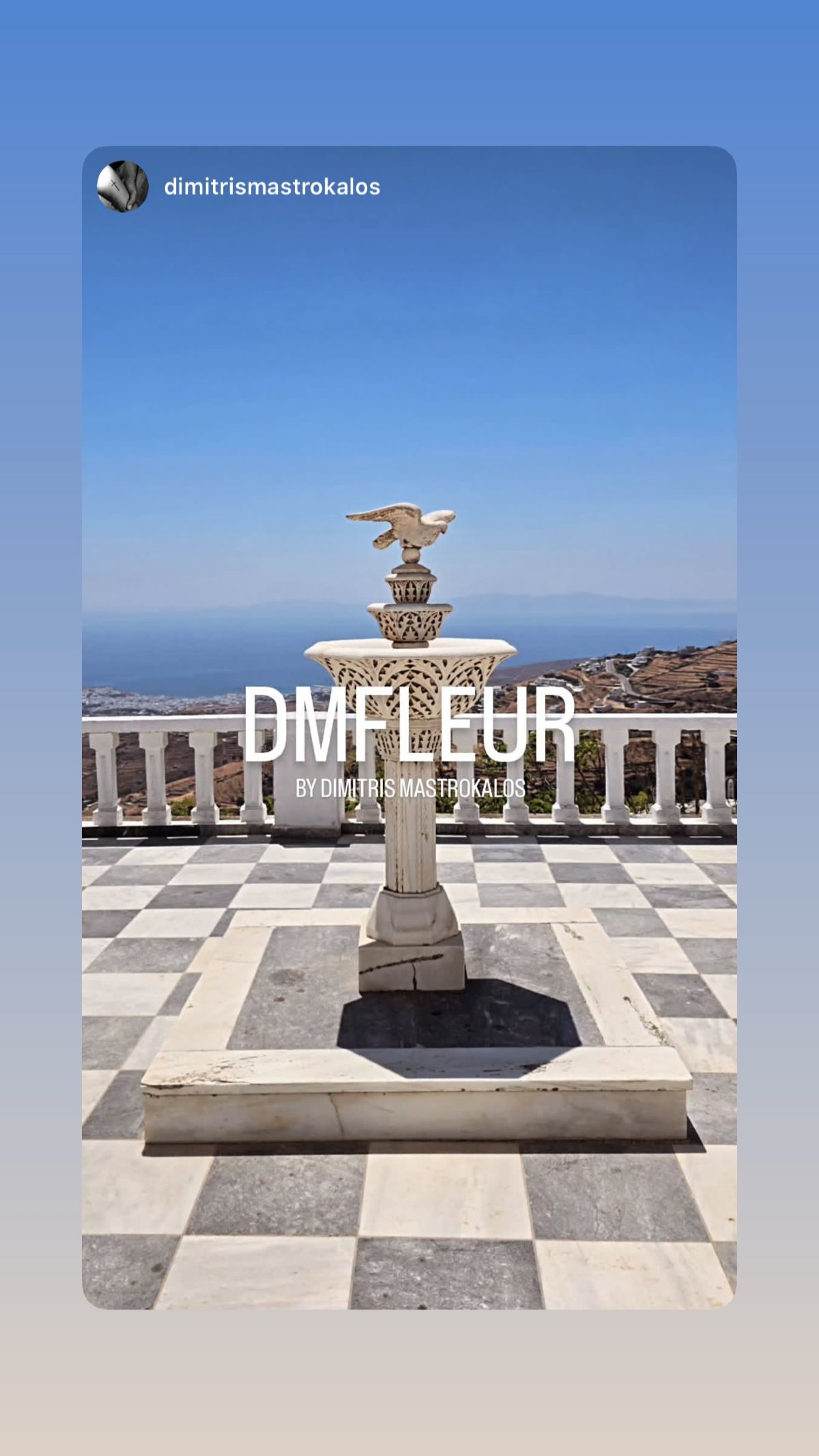 Φωτεινή Πετρογιάννη – Μιχάλης Ρουμπής: Βάφτισαν τον γιο τους στην Τήνο (Φωτογραφίες)