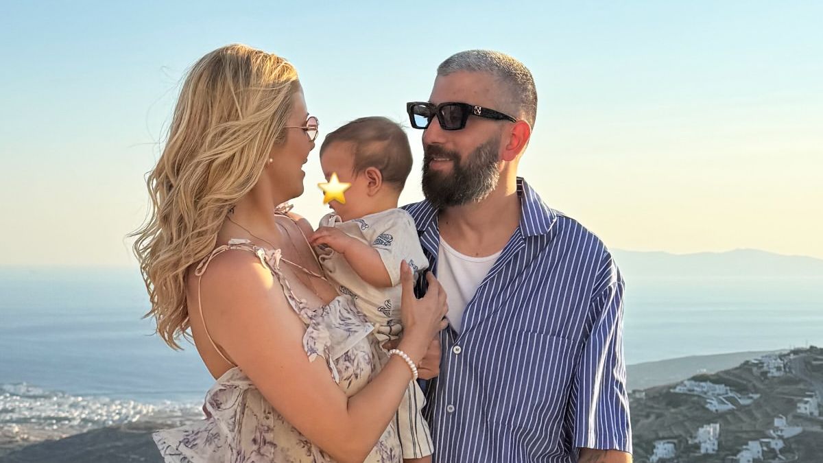 Η Φωτεινή Πετρογιάννη και ο Μιχάλης Ρουμπής στη βάφτιση του γιου τους