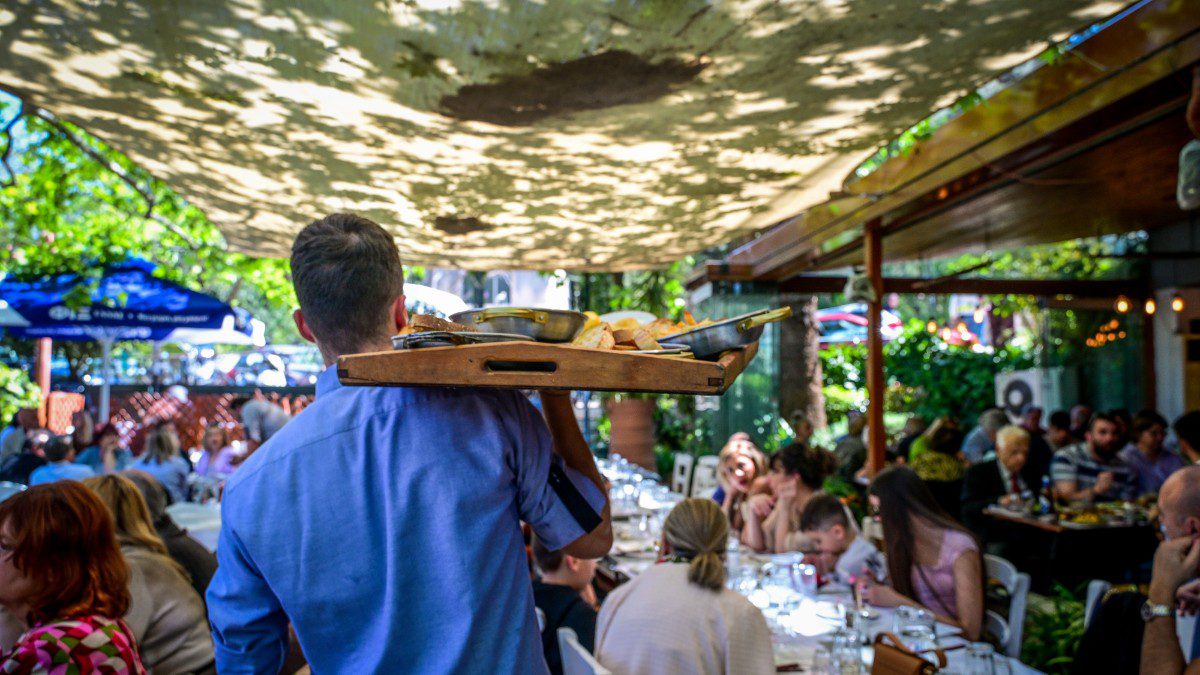 Σερβιτόρος