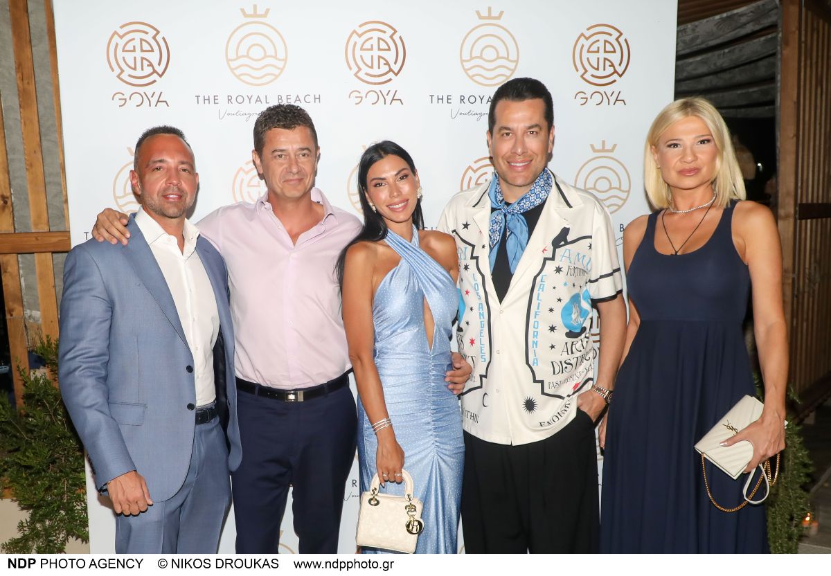 Βασίλης Σταθοκωστόπουλος: Στα εγκαίνια του μαγαζιού του με Κωνσταντίνα Σπυροπούλου και την αδελφή του, Αλεξάνδρα - Φωτογραφίες