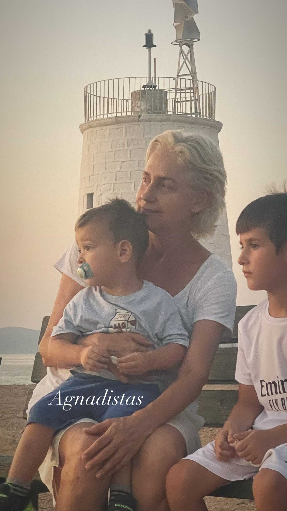 Η ανάρτηση του Θοδωρή Αθερίδη με την πρώην σύζυγό του και τα εγγόνια τους