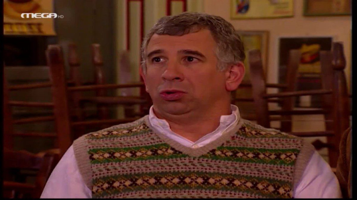 Ο Πέτρος Φιλιππίδης σε σκηνή από την σειρά του Mega Πενήντα Πενήντα