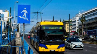 ένα τρόλει σε δρόμο της Αθήνας