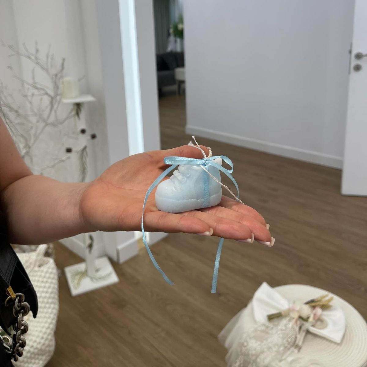 Η Έλενα Τσαγκρινού ξεκίνησε τις προετοιμασίες για τη βάφτιση του γιου της