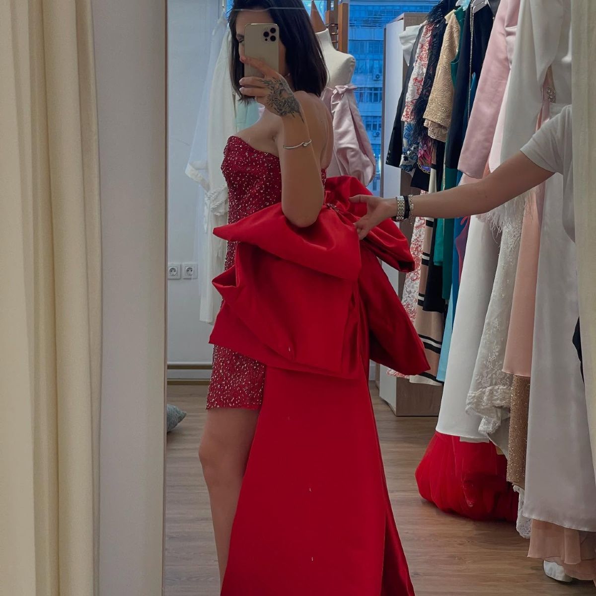 Η Έλενα Τσαγκρινού ξεκίνησε τις προετοιμασίες για τη βάφτιση του γιου της