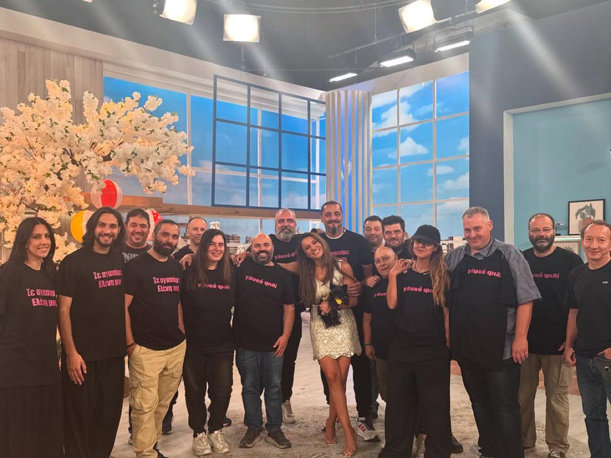 Η Ελένη Τσολάκη με τους συνεργάτες της στην τελευταία εκπομπή του OPEN