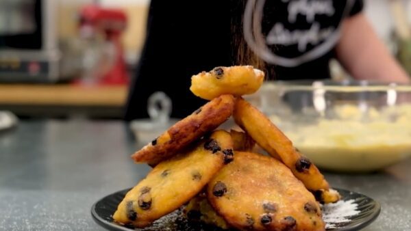 Οι αφράτες παραδοσιακές τηγανίτες της Κέρκυρας